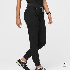 Bundle of 4 pair Black Figs Zamora scrub joggers 2x